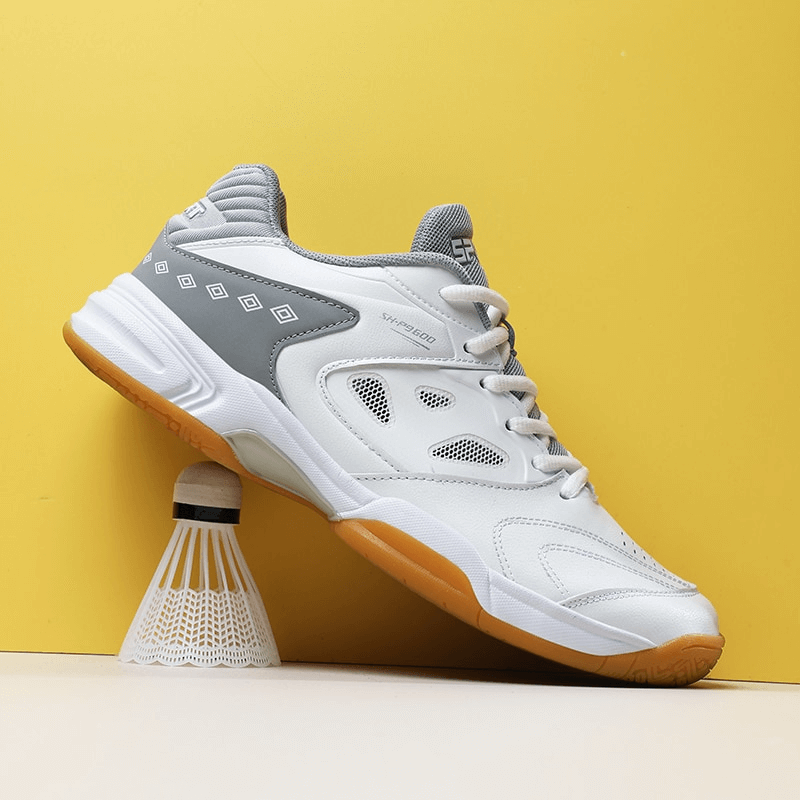 Men's lace-up flexible tennis shoes with breathable mesh, yellow background